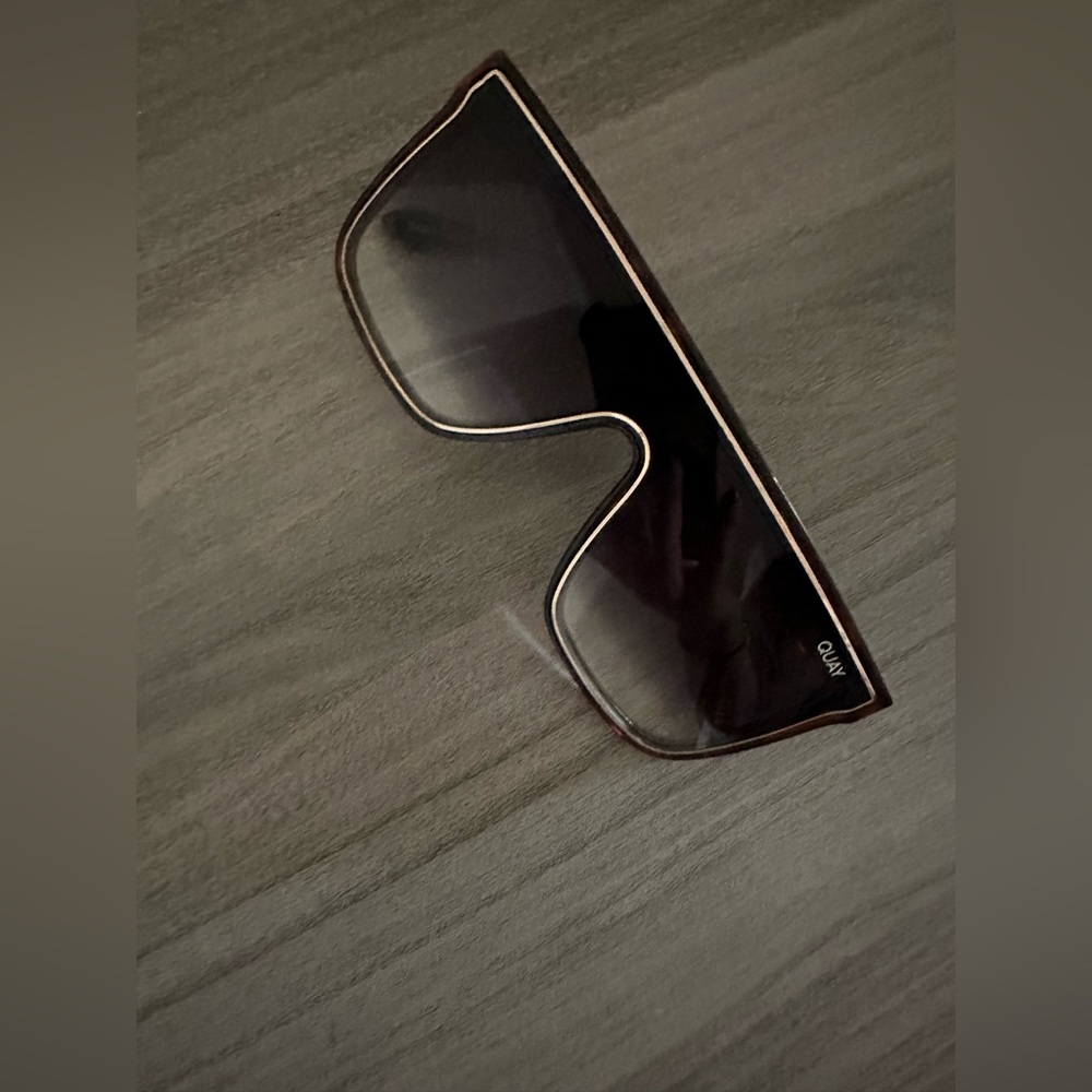 Quay black sunglasses